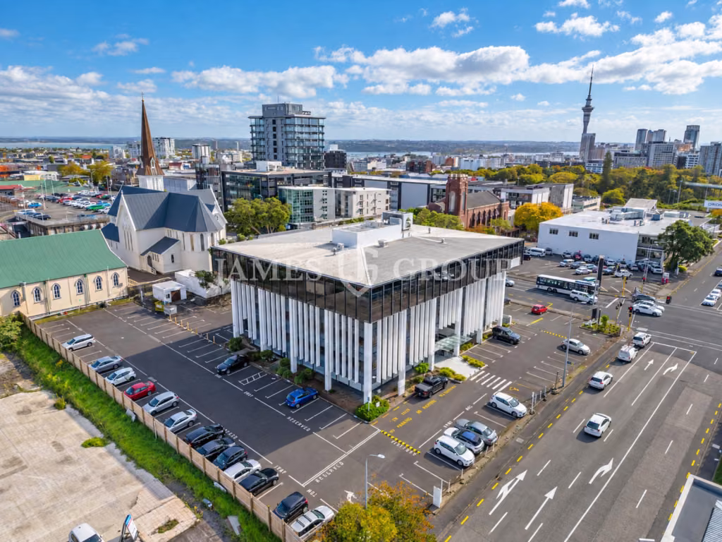 772m² Grafton Office With 18 Car Parks