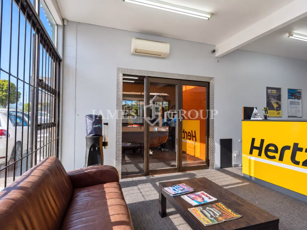 1,193m² Warehouse & Secure Yard | Saint Johns