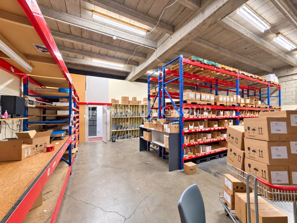 Versatile 380m² Industrial In Prime Parnell