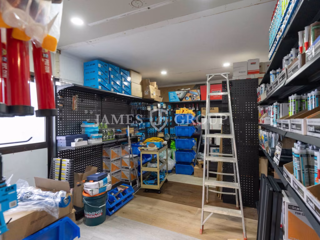 109m² Industrial Unit On Keeling Road