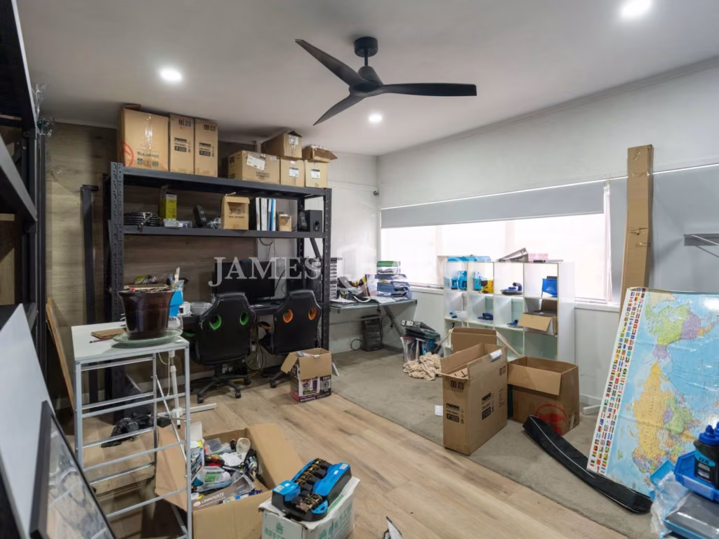109m² Industrial Unit On Keeling Road