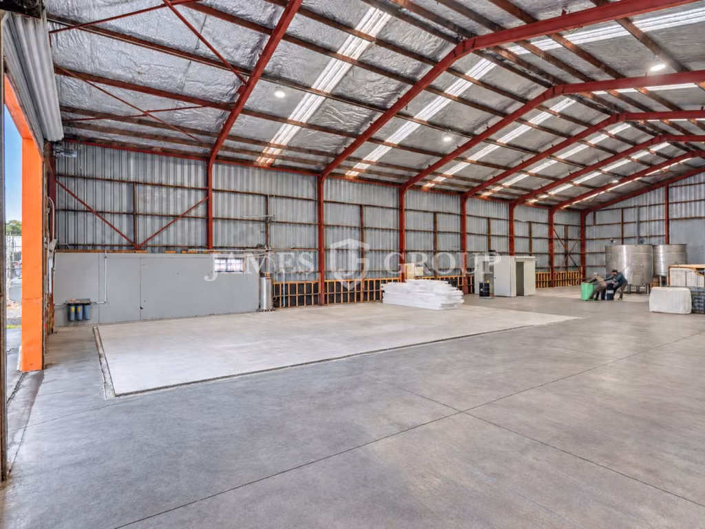 600m² High Stud With Yard / $96,000 + Gst