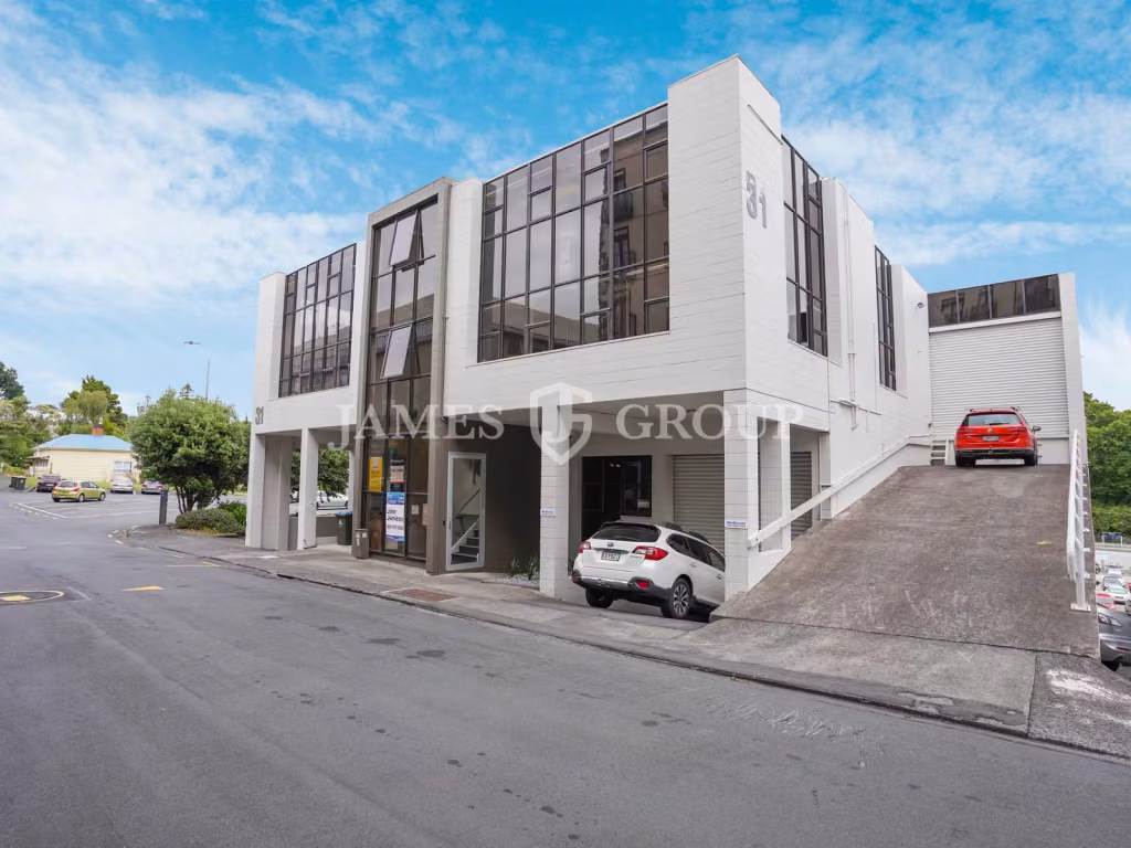 Sunny Self-contained Office In Prime Parnell