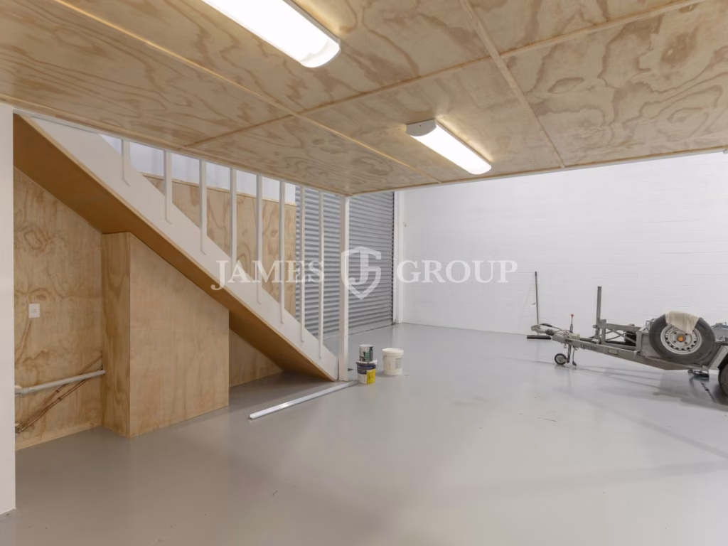 High-profile On Cavendish With Secure Parking!