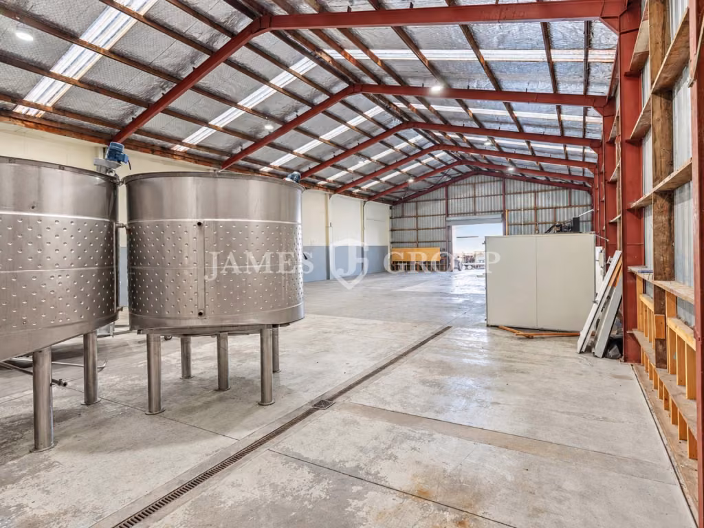 600m² High Stud With Yard / $96,000 + Gst