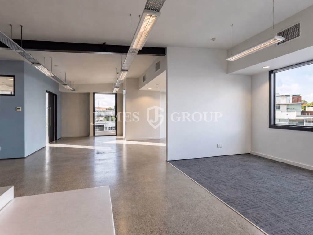 Polished Grafton Office