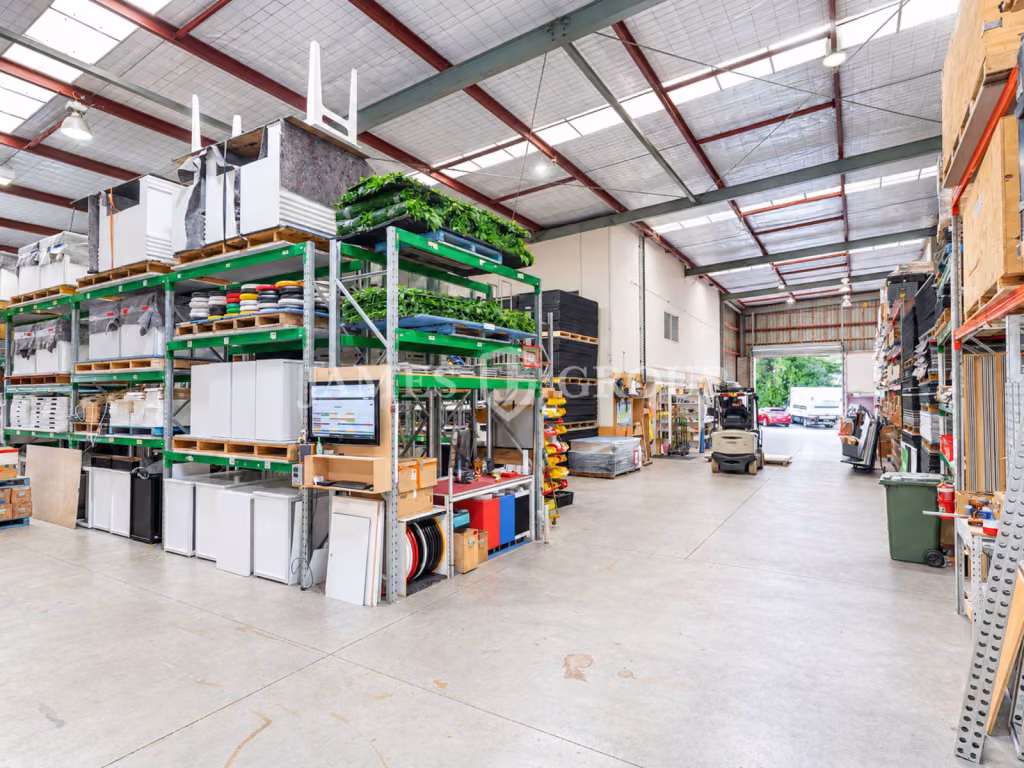 1,635m² Rosebank Warehouse + Secure Yard
