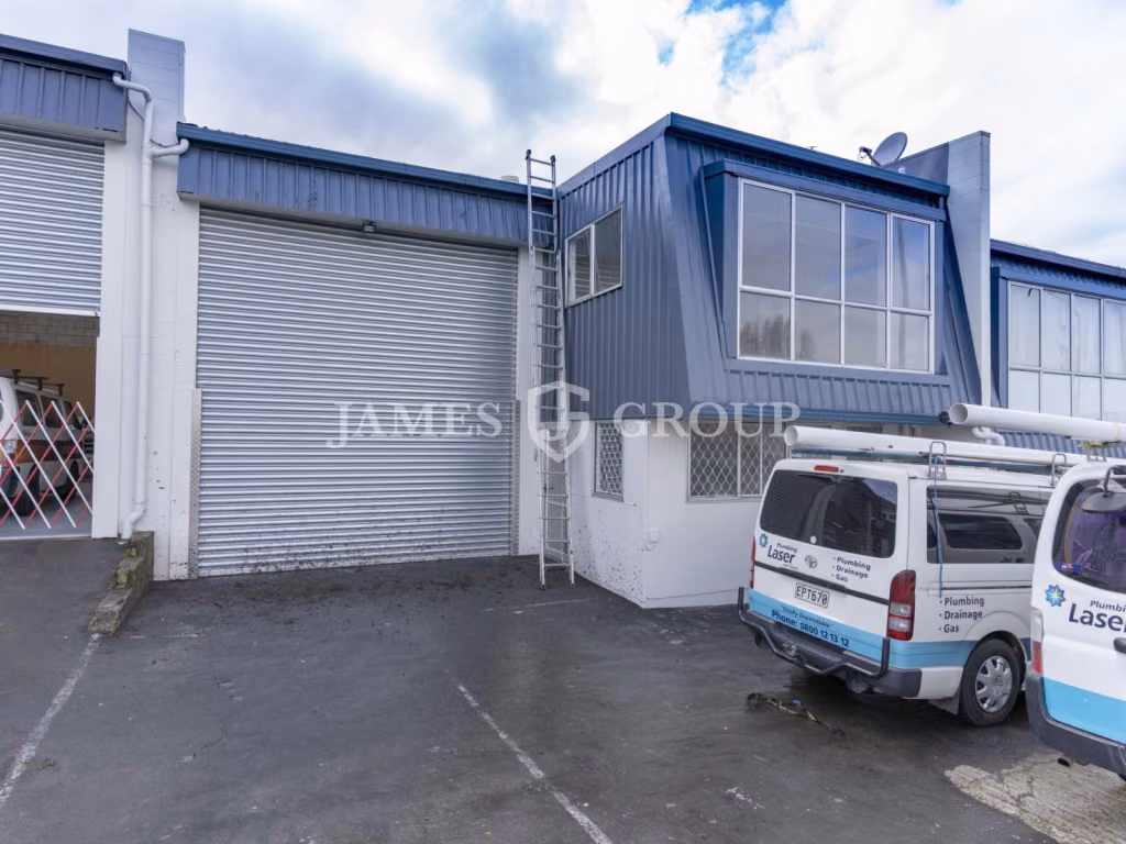 High-profile On Cavendish With Secure Parking!