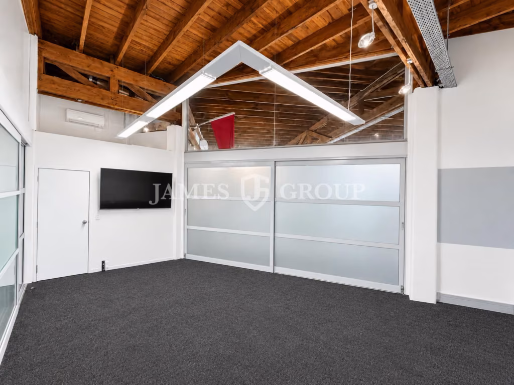 Prime Hospitality Space In Prime K Road Location