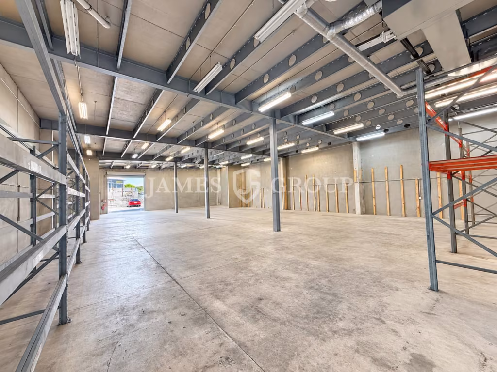 515m² Rosebank Road Warehouse | 150m From Motorway