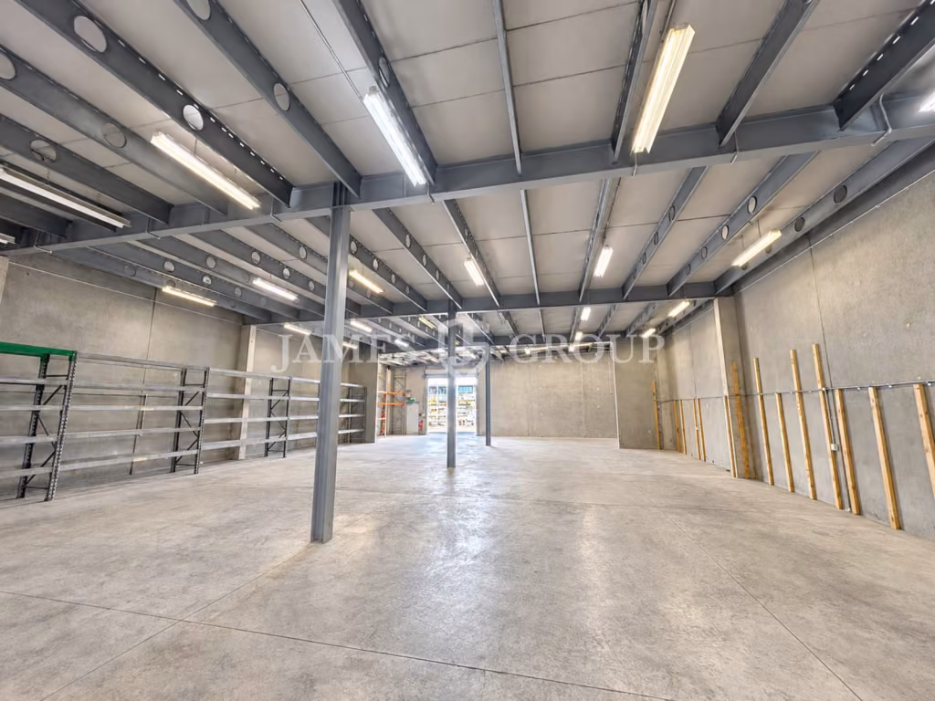 515m² Rosebank Road Warehouse | 150m From Motorway