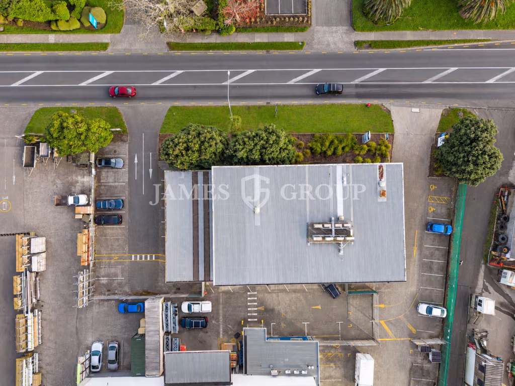 515m² Rosebank Road Warehouse | 150m From Motorway