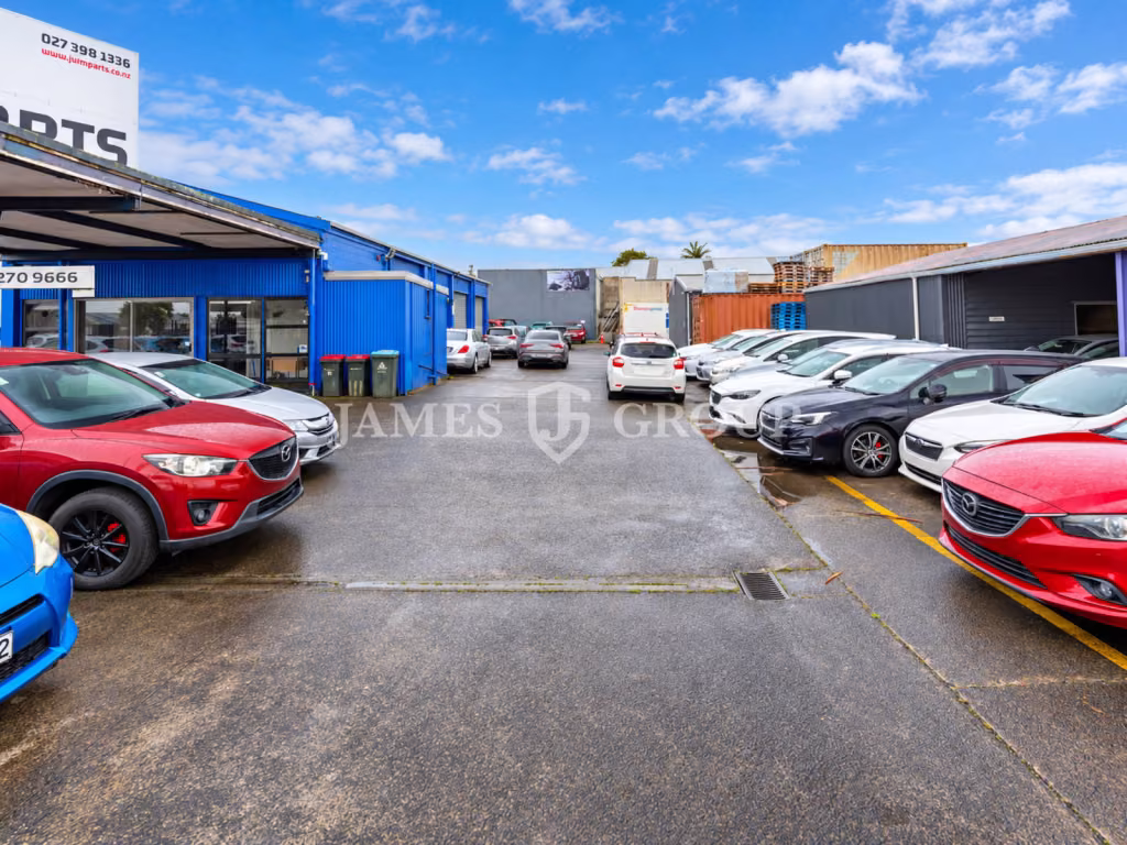 Prime Car Yard | 1,748 Sqm Yard/office/workshop