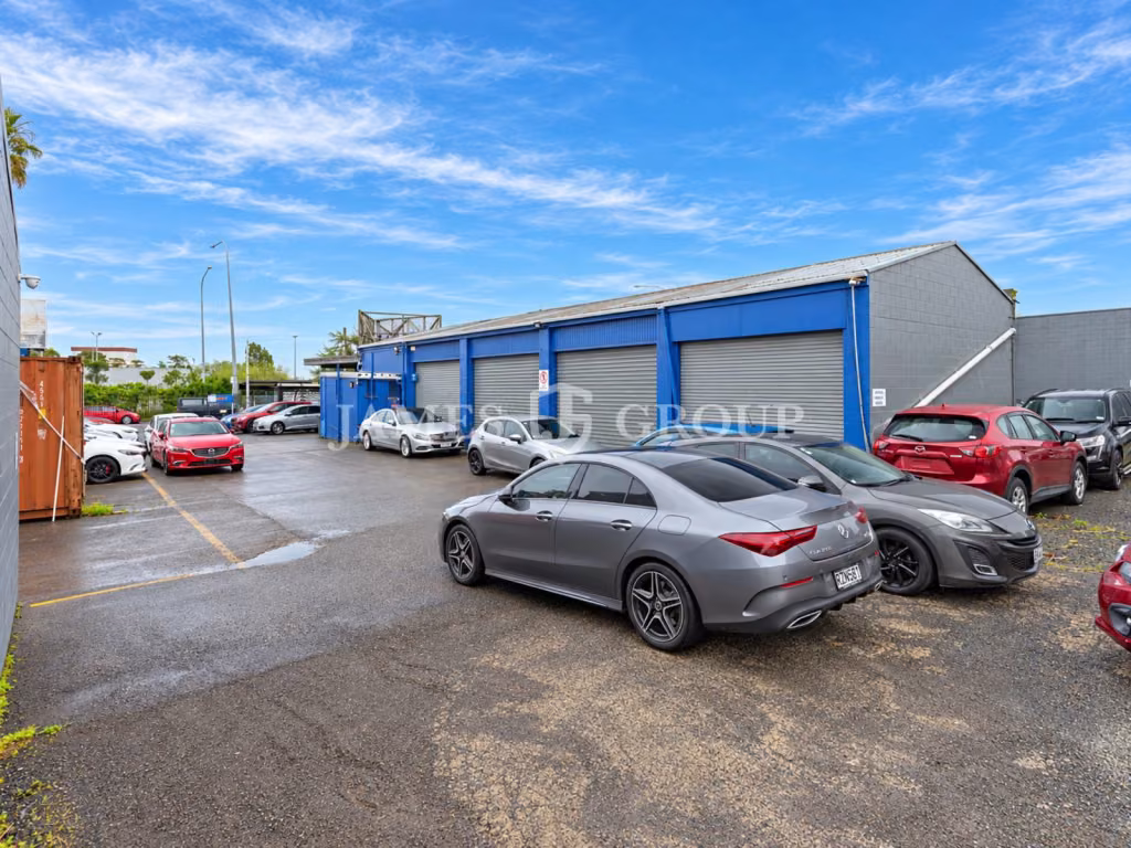 Prime Car Yard | 1,748 Sqm Yard/office/workshop