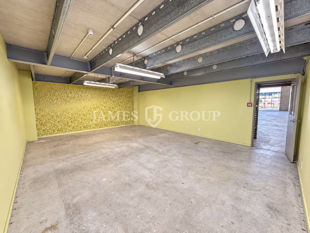 515m² Rosebank Road Warehouse | 150m From Motorway