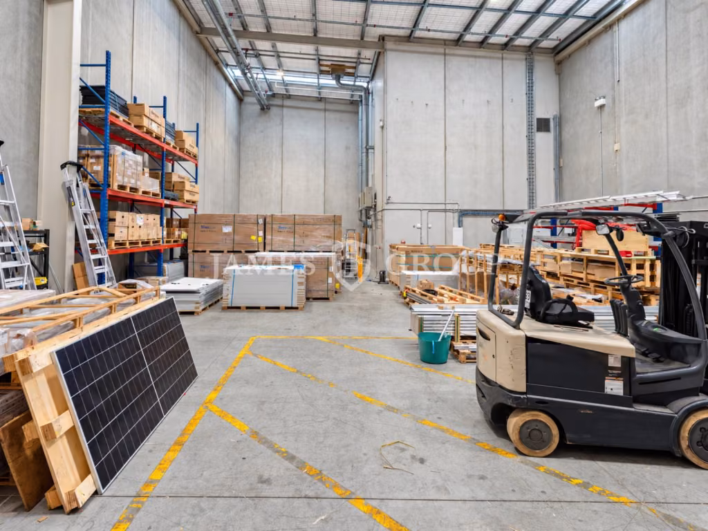 Secure A-grade 485m² Unit With Container Pad