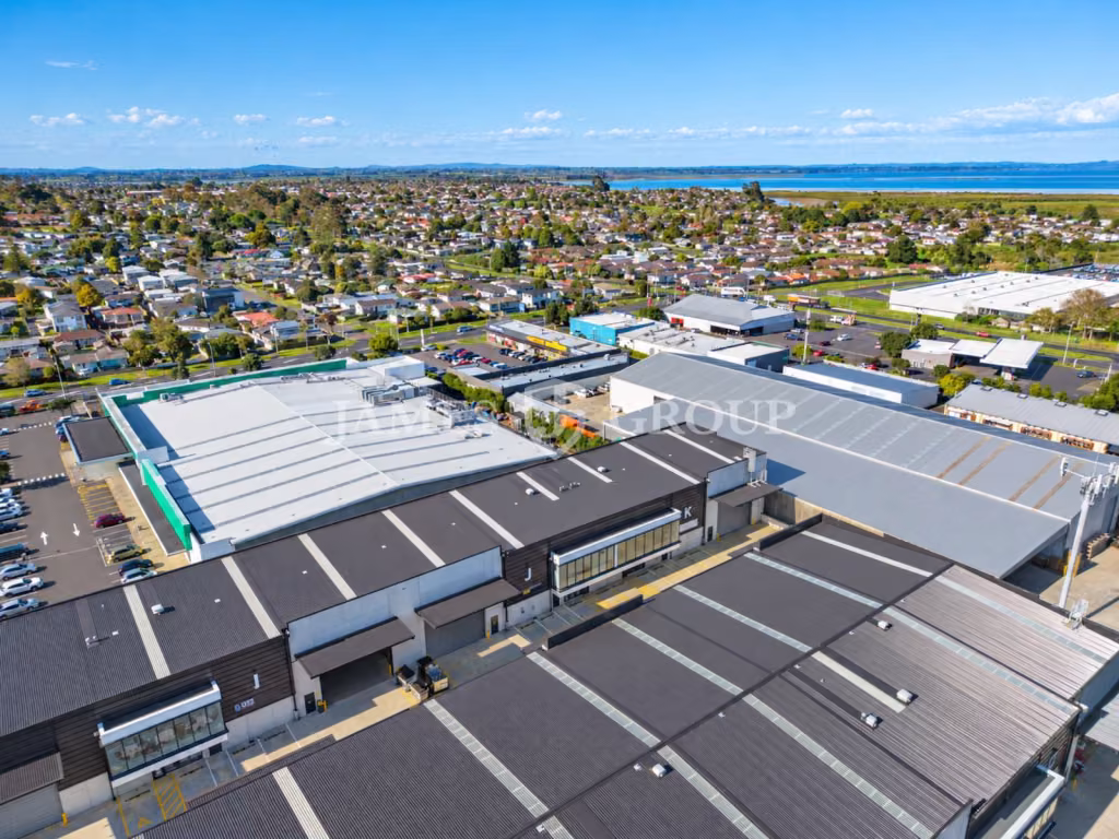 556m² High-stud A-grade Unit In Gated Complex
