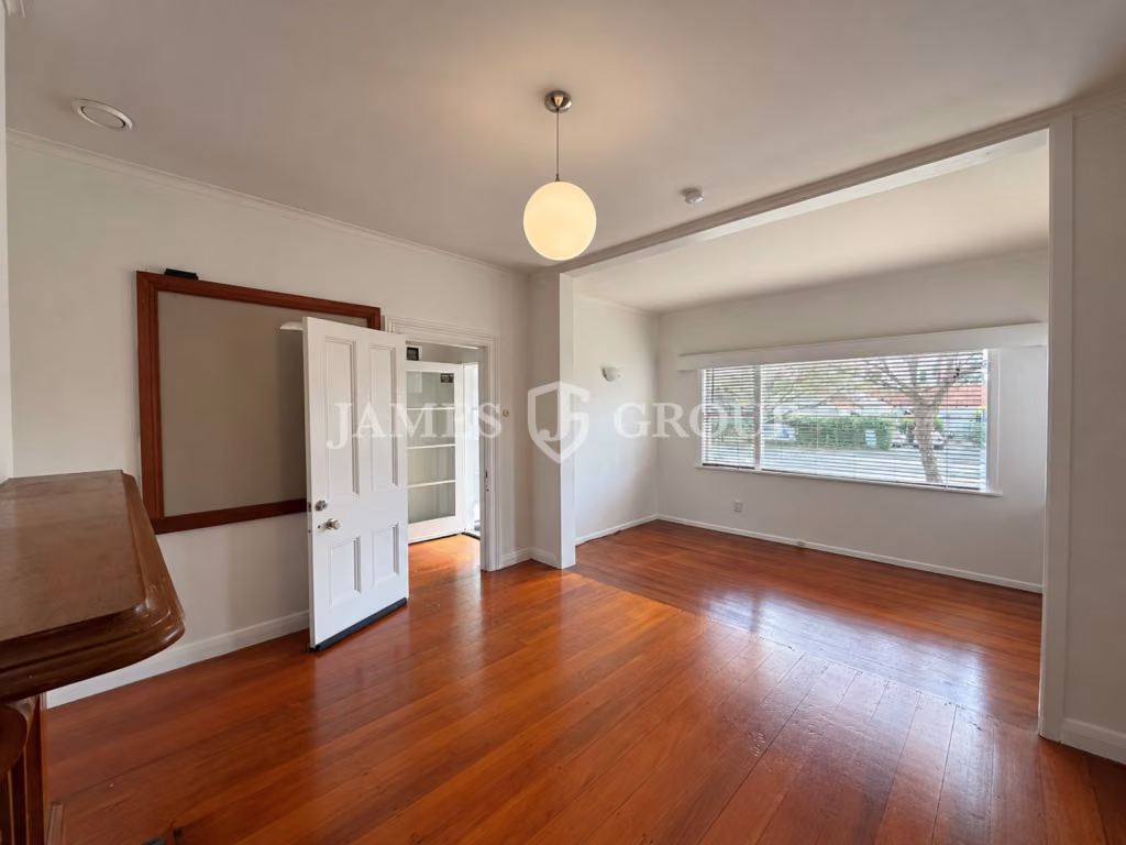 Six-room Character Villa In Sought-after Ponsonby