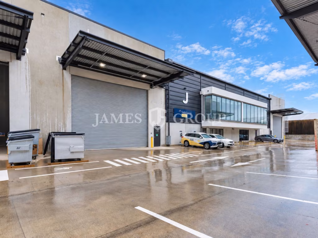 Secure A-grade 485m² Unit With Container Pad