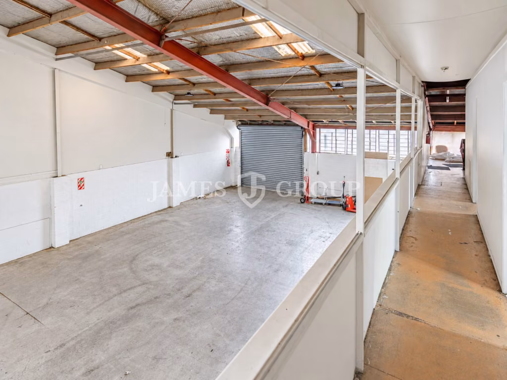 435m² Henderson Industrial | 100 Amp Power Supply