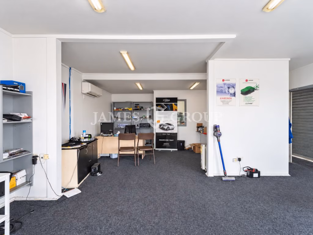 Prime Car Yard | 1,748 Sqm Yard/office/workshop