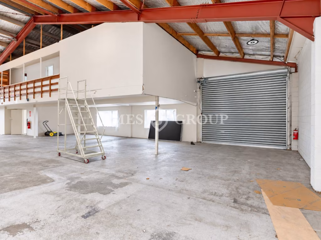 435m² Henderson Industrial | 100 Amp Power Supply